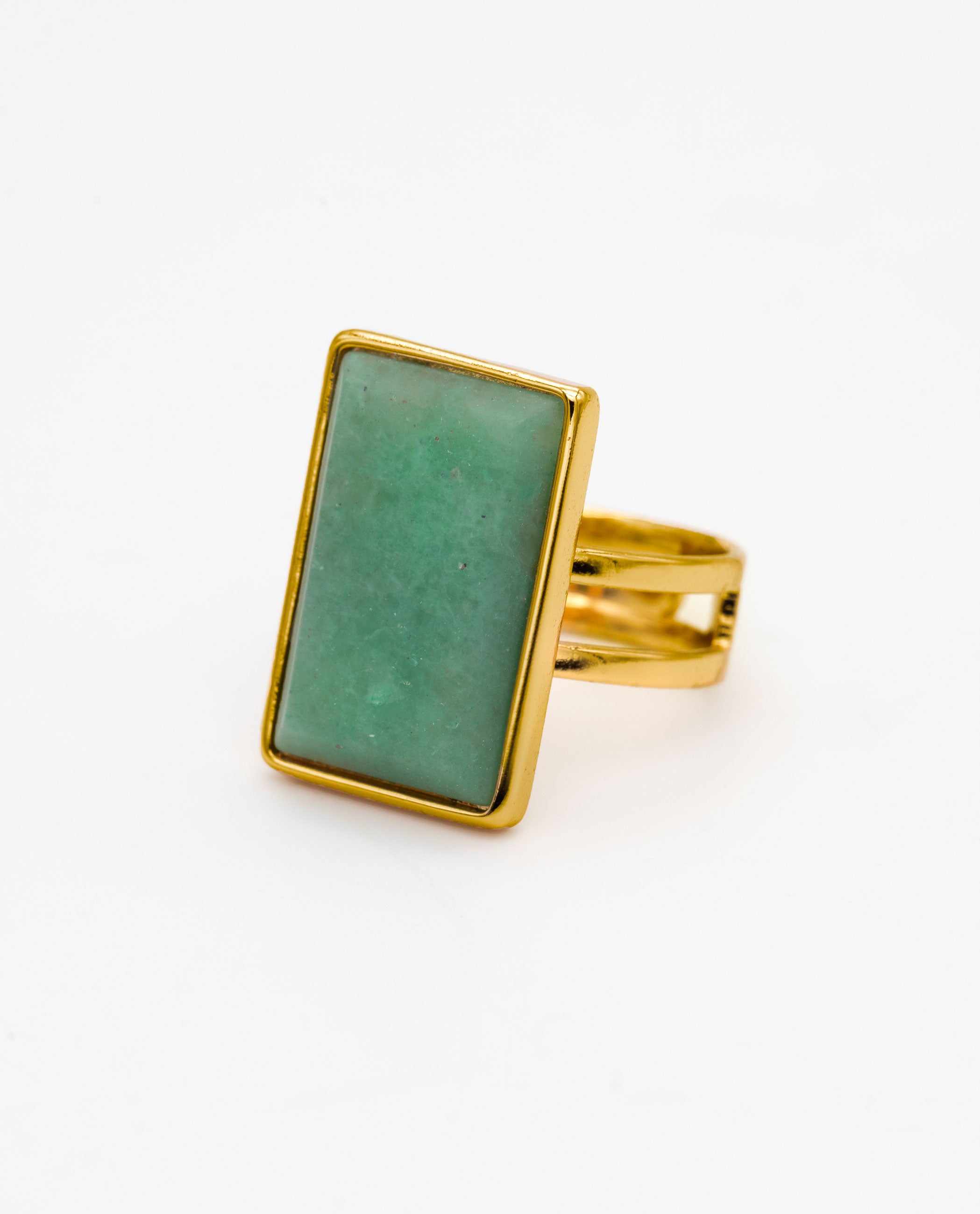 Grüner Balance Ring · Gold Badezimmer