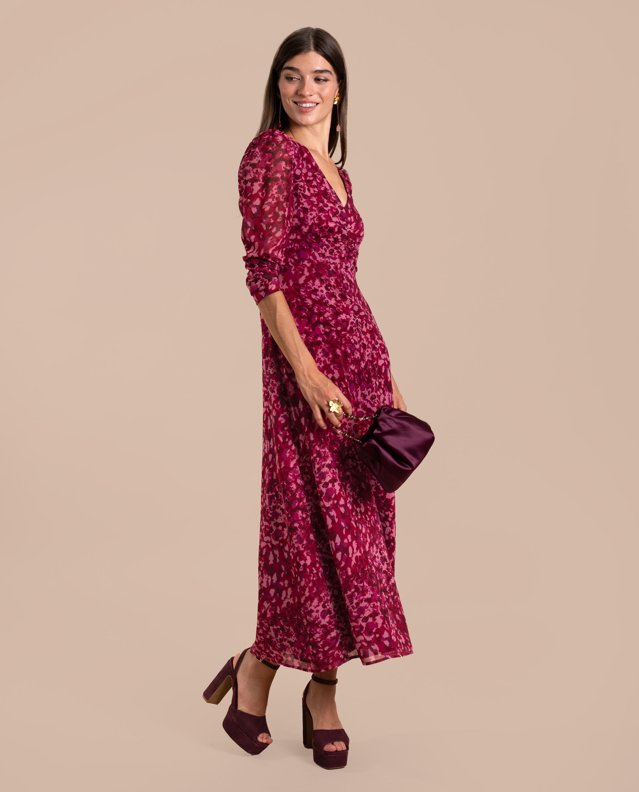 Vestido Midi Manga Larga Escote en Pico Estampado Rosas | Invitadas THE-ARE