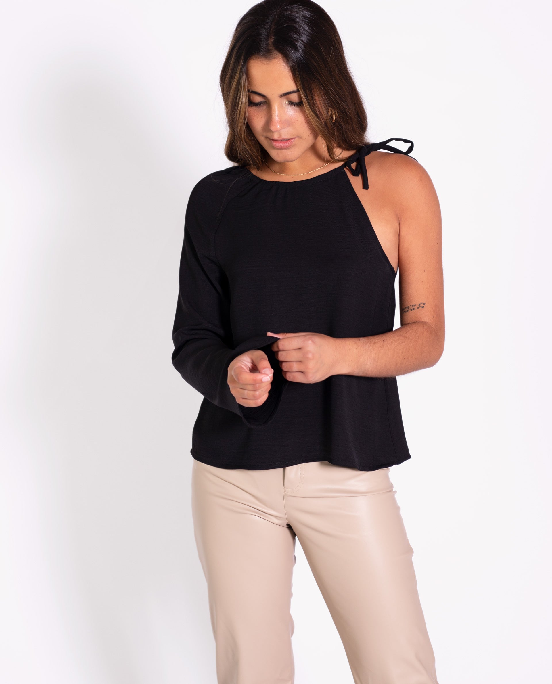 BLUSA DID YOU EVER | Blusa Escote Asimétrico Halter | THE-ARE